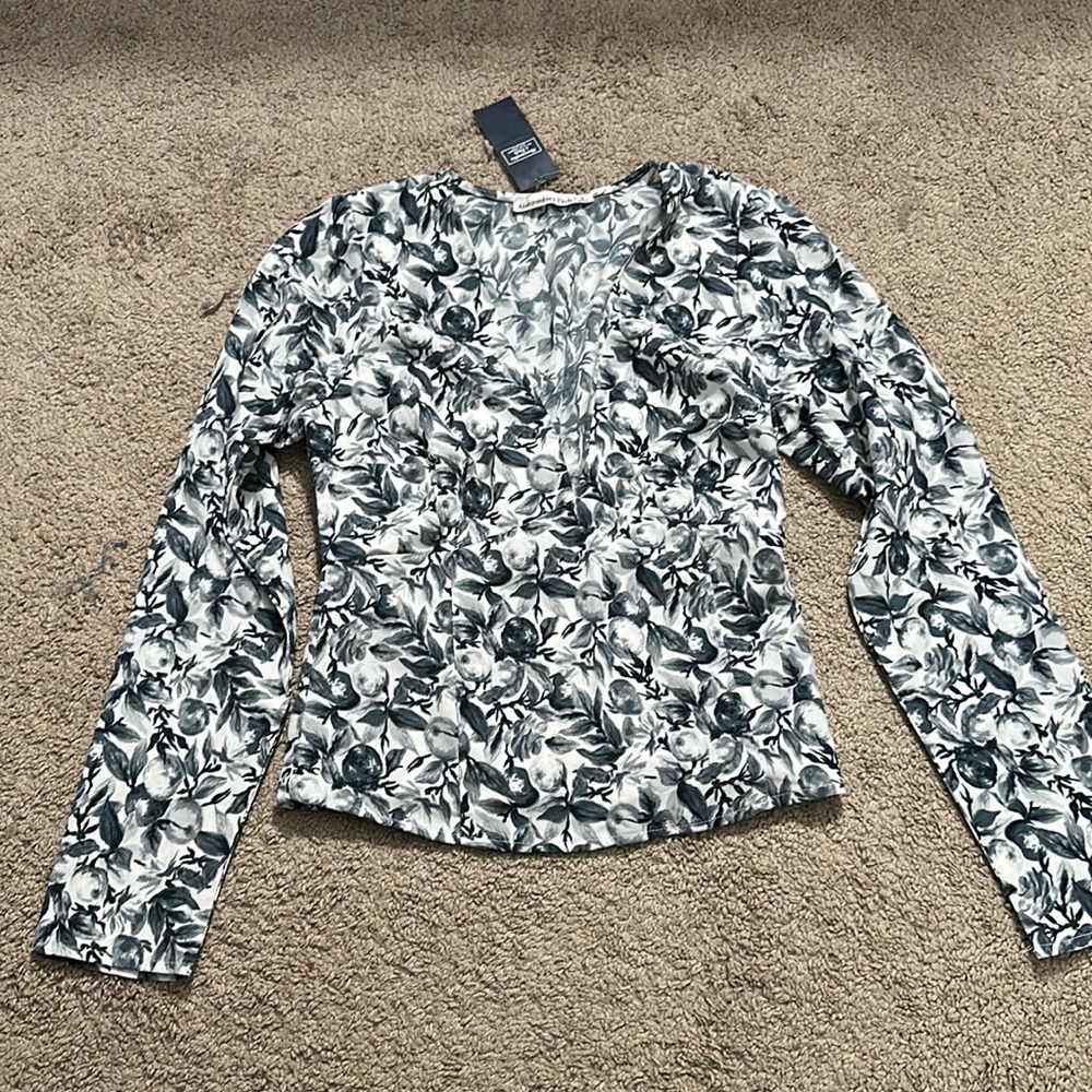 Abercrombie floral long sleeve top